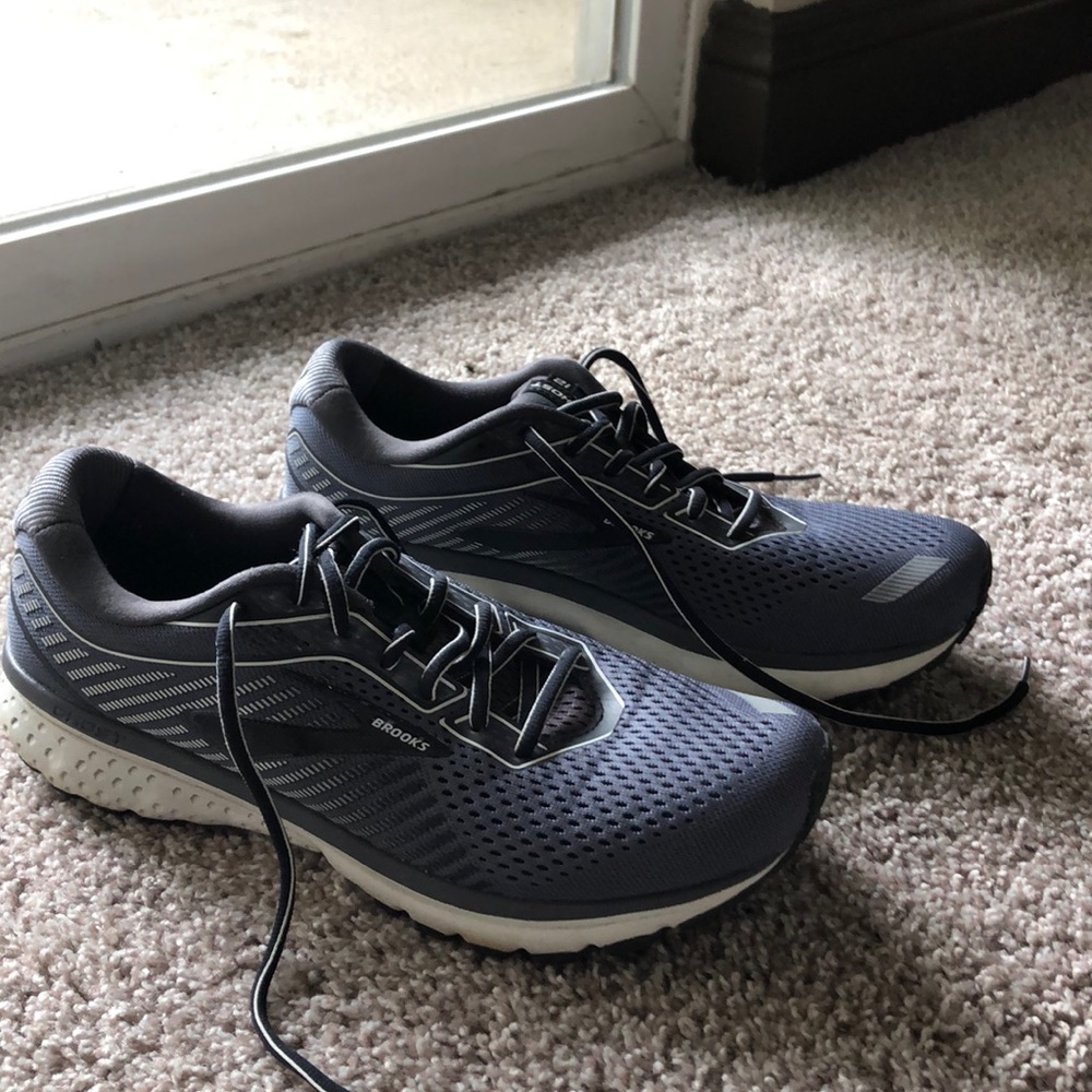 Brooks Ghost 12 running shoe - size 10